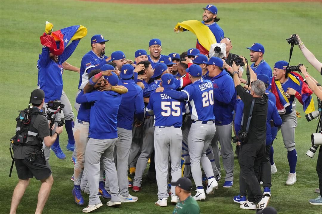 Venezuela beats US 3-2 on Suárez’s 9th-inning double to win first World Baseball Classic title