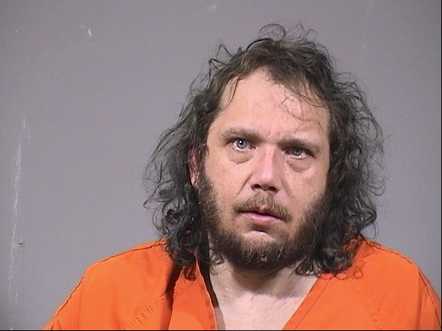 Warren man accused of trying to fight hospital police officer with IV pole