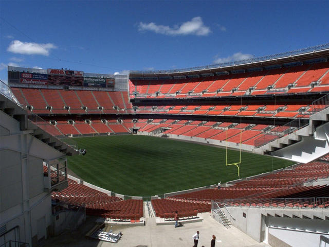 What time does the Muni Lot open before Cleveland Browns games?