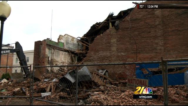 Youngstown building turning into rubble - WFMJ.com